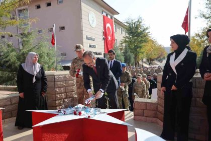 siirtte-helikopter-kazasinda-sehit-olan-17-asker-dualarla-anildi