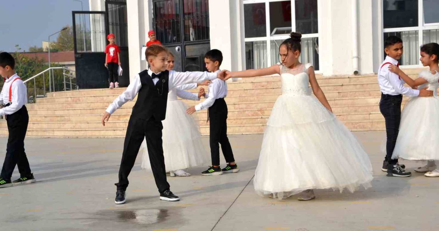 son-balo-gosterisi-ile-10-kasima-ozel-anma