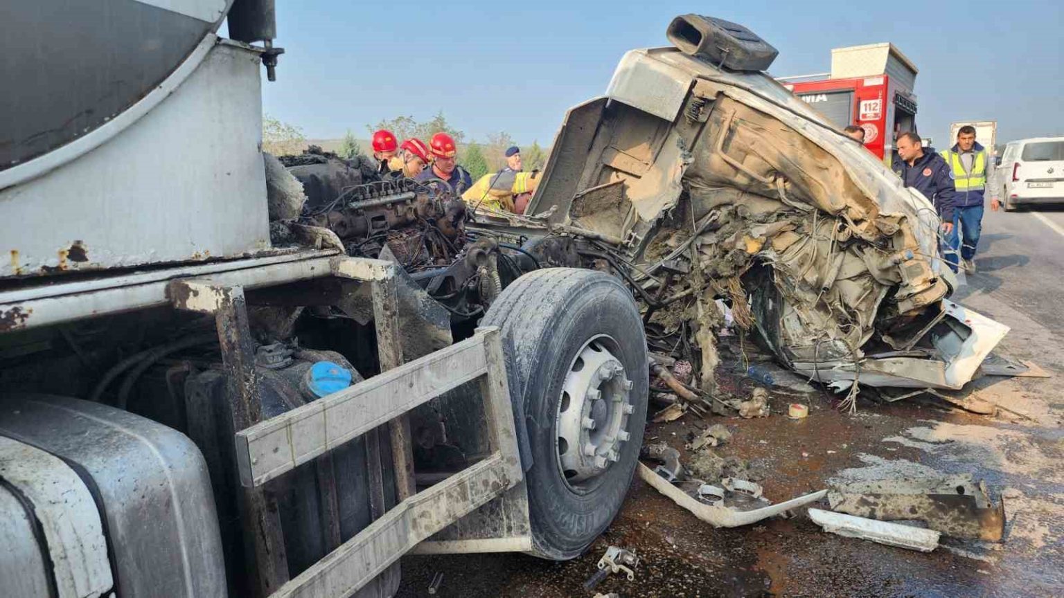 sut-tankeri-tira-carpti-1-yarali