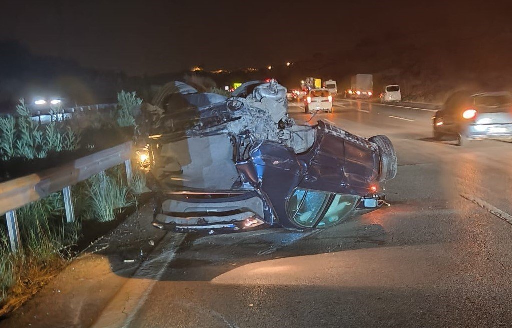 tag-otoyolunda-otomobil-bariyerlere-carpti-1-olu