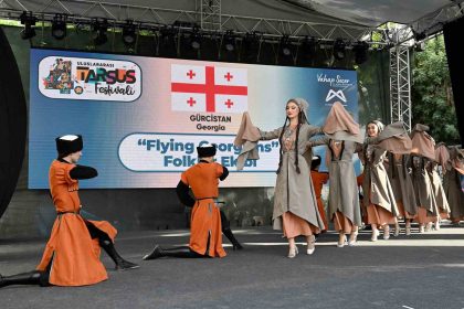 tarsusu-karnaval-kentine-donusturen-4-uluslararasi-tarsus-festivali-basladi