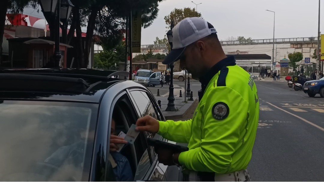 tekirdagda-muayenesiz-ve-cam-filmli-araclara-ceza