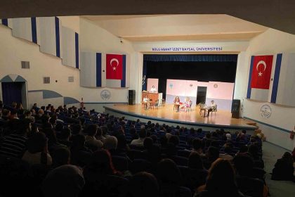 tiyatro-gunlerinde-salon-doldu-tasti