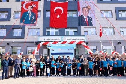 vali-toros-sehit-ozkan-demir-ortaokulunun-acilisina-katildi