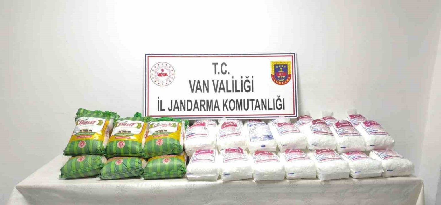 vanda-kacak-esya-ve-gida-maddesi-ele-gecirildi