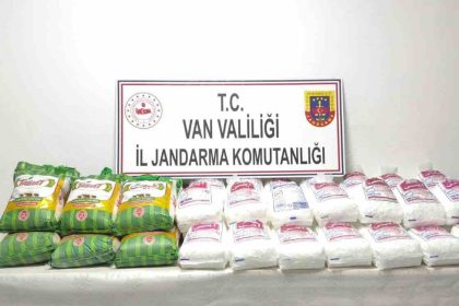 vanda-kacak-esya-ve-gida-maddesi-ele-gecirildi