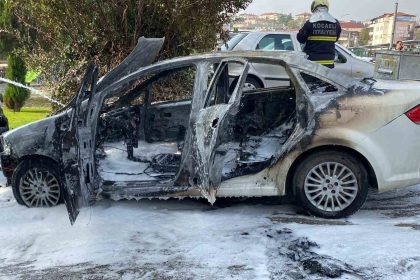 yakit-aldiktan-sonra-otomobil-alev-aldi-2-arac-kullanilamaz-hale-geldi