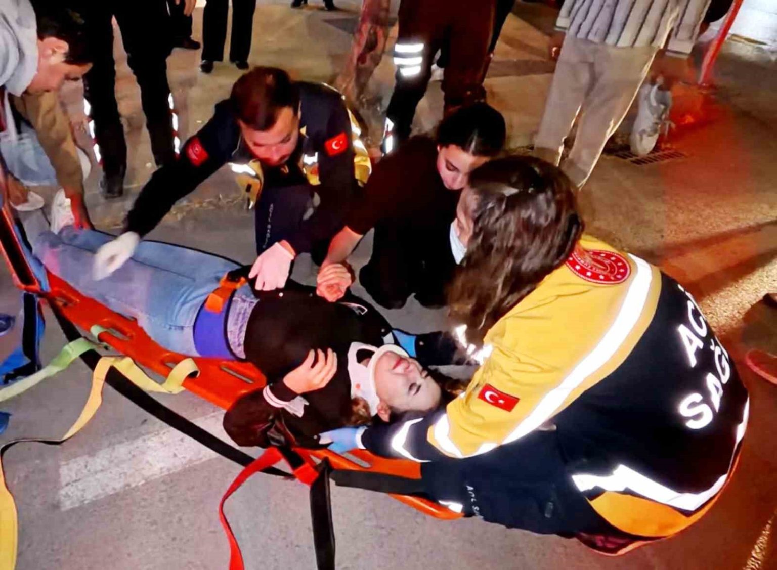 acilar-icinde-kivransa-da-yarasini-unutup-anneme-bir-sey-soyleme-dedi