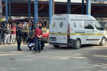 adanada-semt-pazarini-kana-buladilar-2-olu-5-yarali