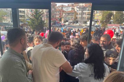 ankarada-1-liraya-satilan-tavuk-doner-ve-ayrana-vatandaslardan-yogun-ilgi