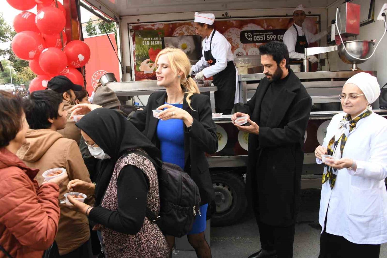 anlamli-bulusmada-lokma-dagittilar