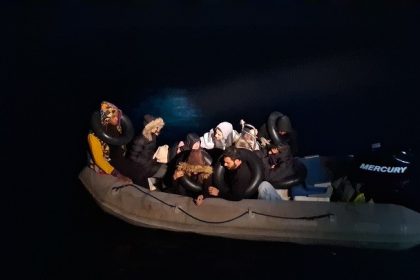 aydin-aciklarinda-8-duzensiz-gocmen-kurtarildi