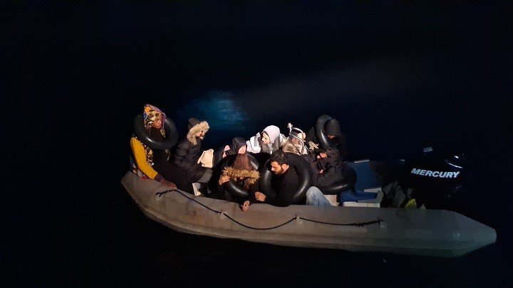 aydin-aciklarinda-8-duzensiz-gocmen-kurtarildi