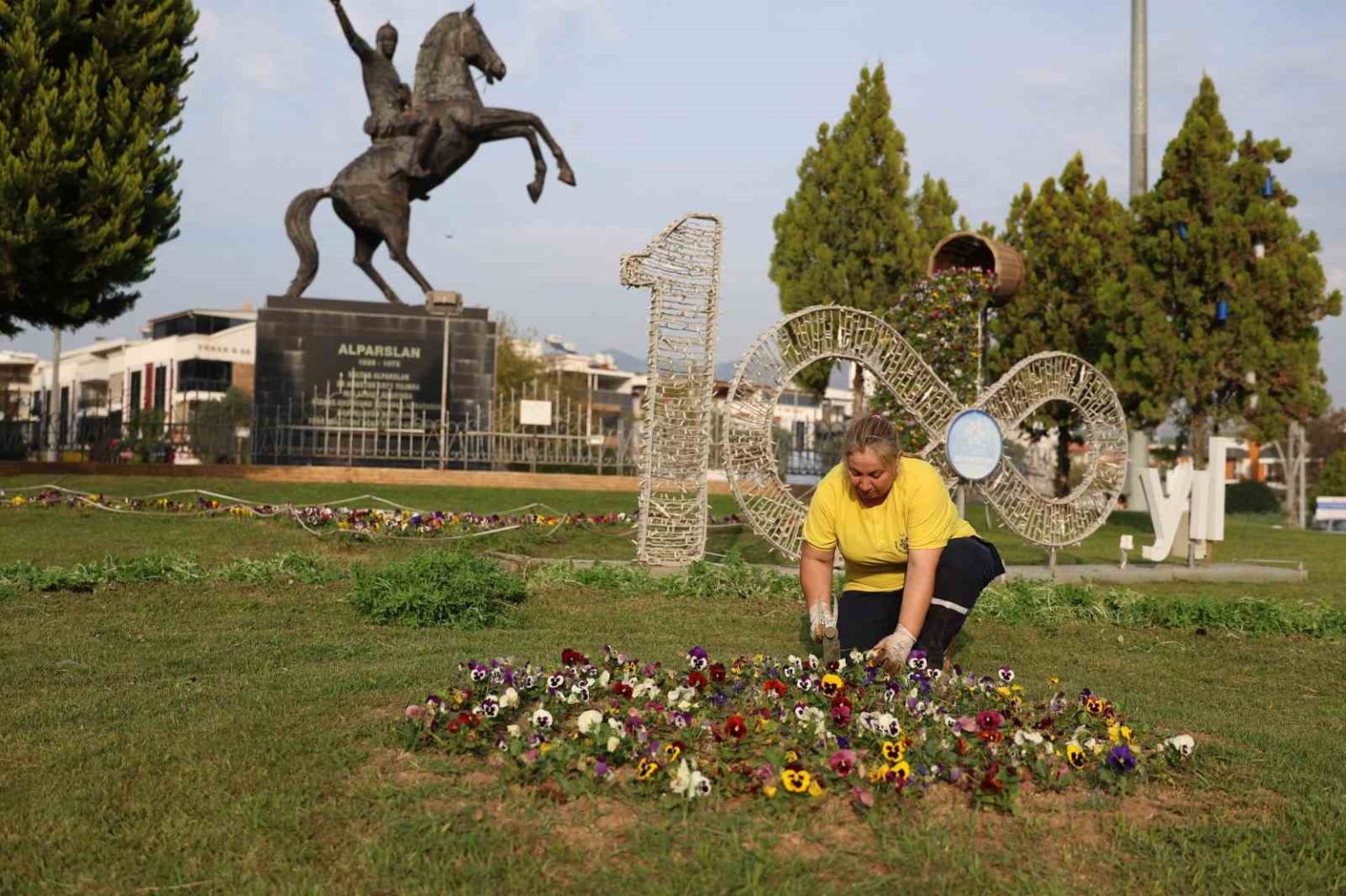 aydin-rengarenk-ciceklerle-bezeniyor