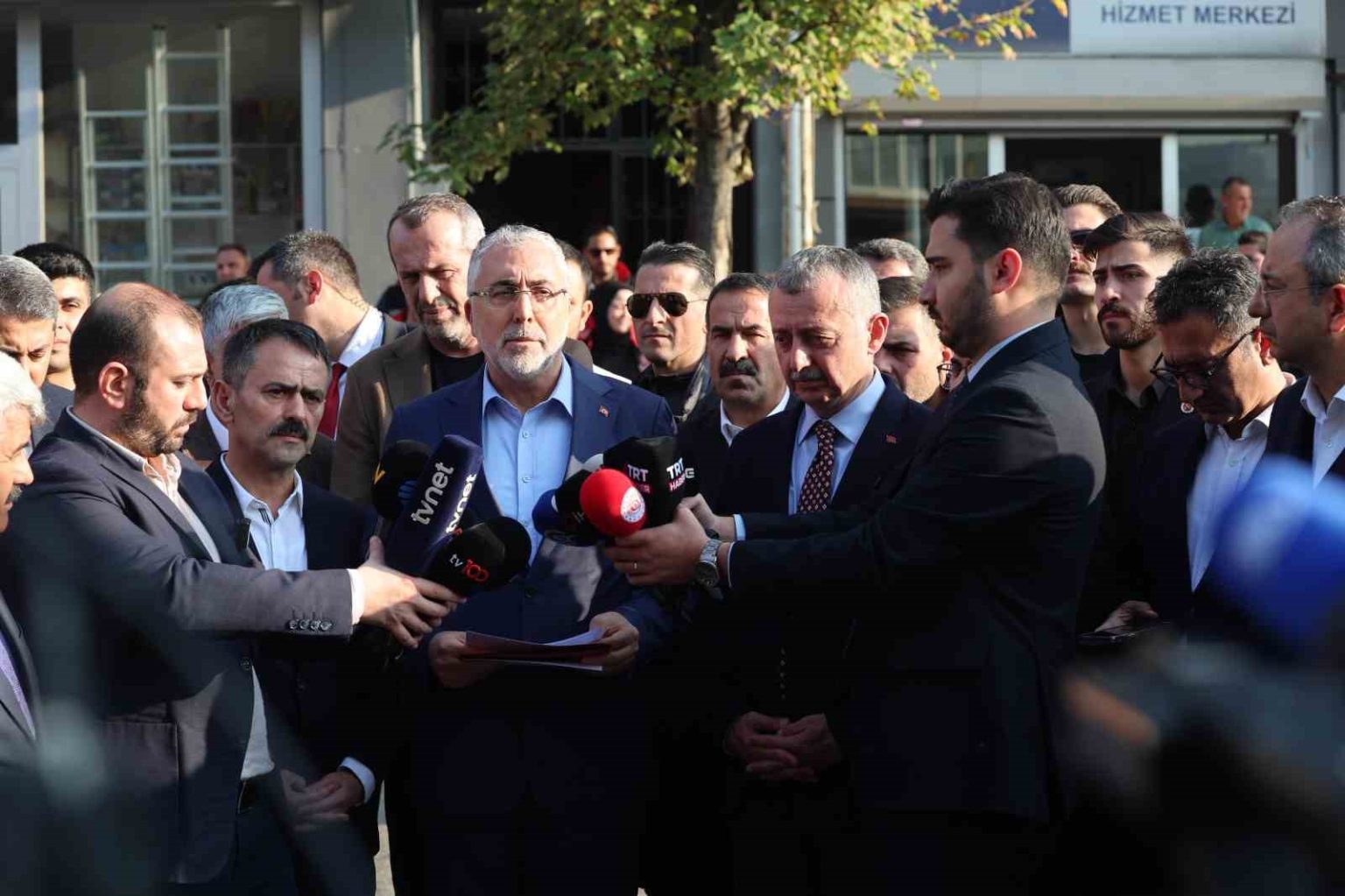 bakan-isikhan-patlamada-6-emekci-kardesimiz-hayatini-kaybetmis-7-kardesimiz-de-yaralanmistir