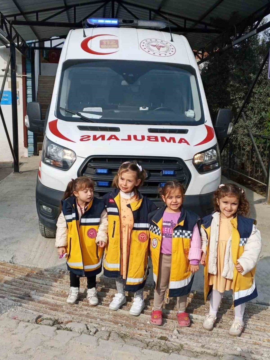 bayirkoyde-kuran-kursu-ogrencilerinden-112-acil-merkezine-gezi