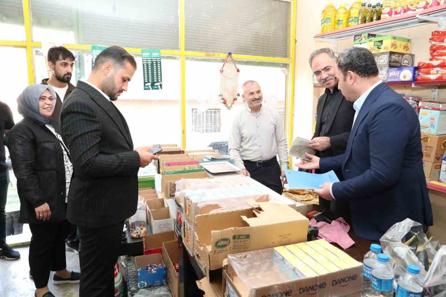 belediye-baskani-bakkalin-zimem-defterini-satin-aldi