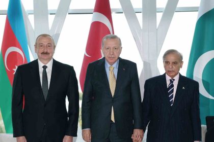 cumhurbaskani-erdogan-aliyev-ve-serif-ile-gorustu
