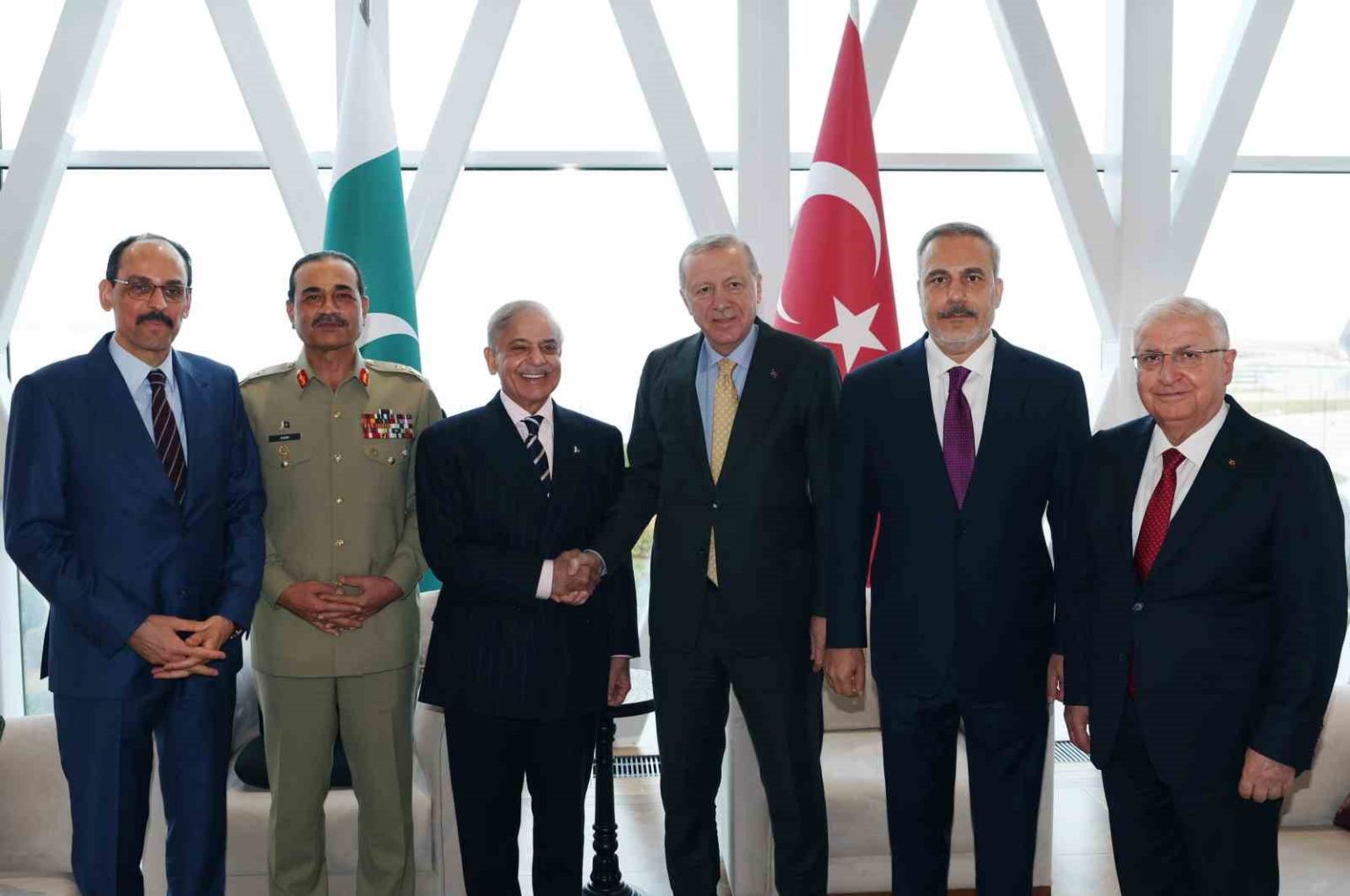 cumhurbaskani-erdogan-pakistan-basbakani-serif-ile-bir-araya-geldi