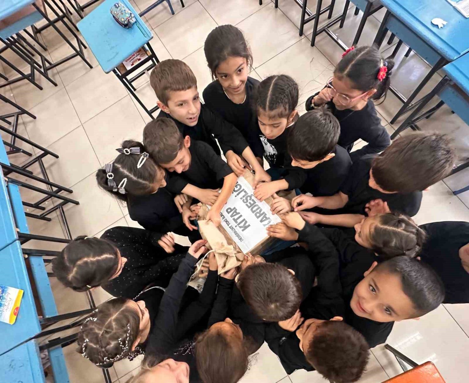 demirkent-toki-ogrencilerinden-29-ekim-ilkokuluna-kitap-kardesligi