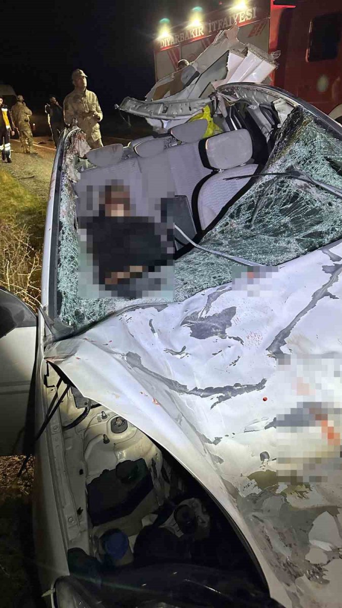 diyarbakirda-iki-otomobil-ile-at-carpisti-1-olu-7-yarali