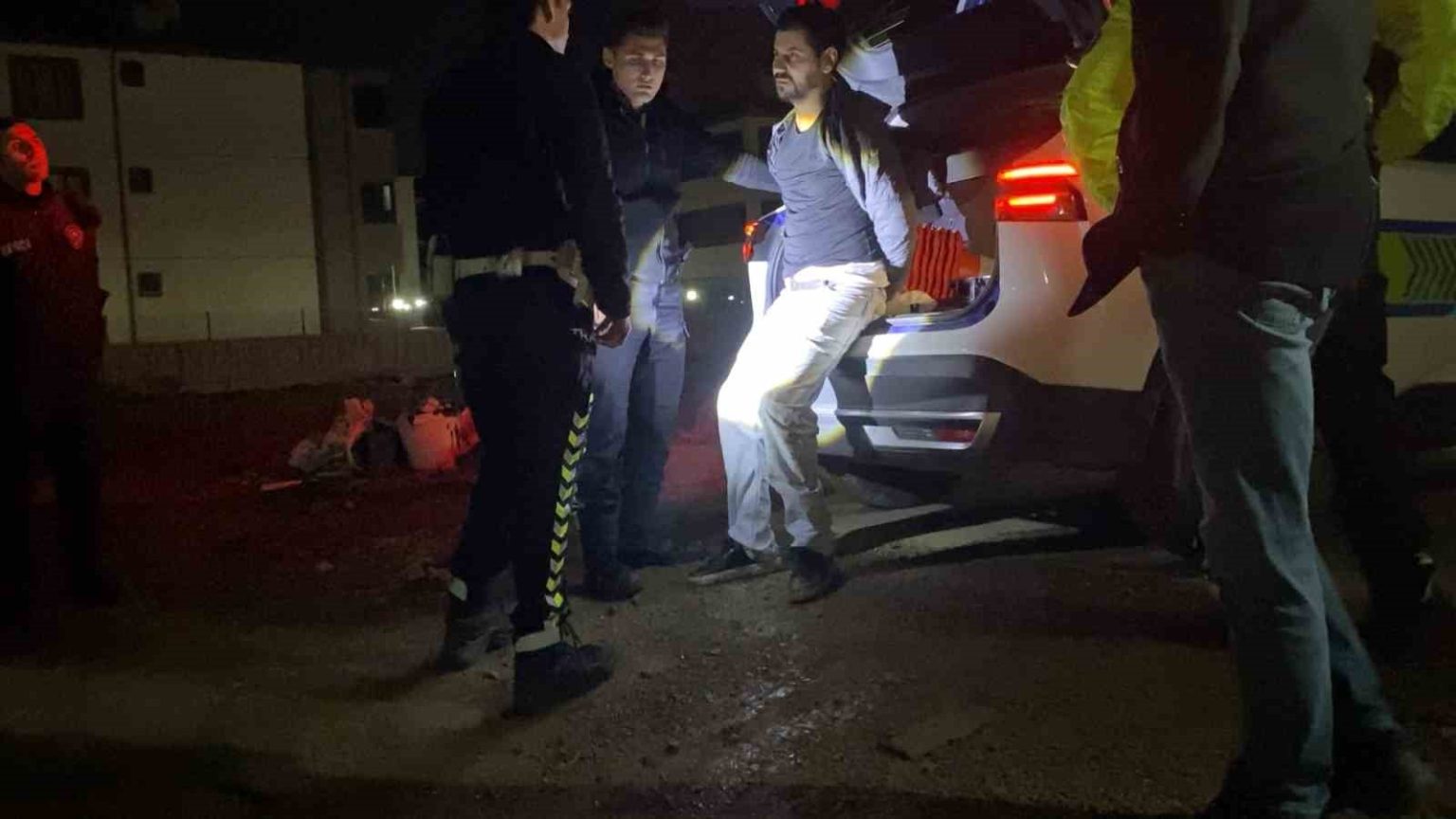 dur-ihtarina-uymadi-insaat-alaninda-yakalandi