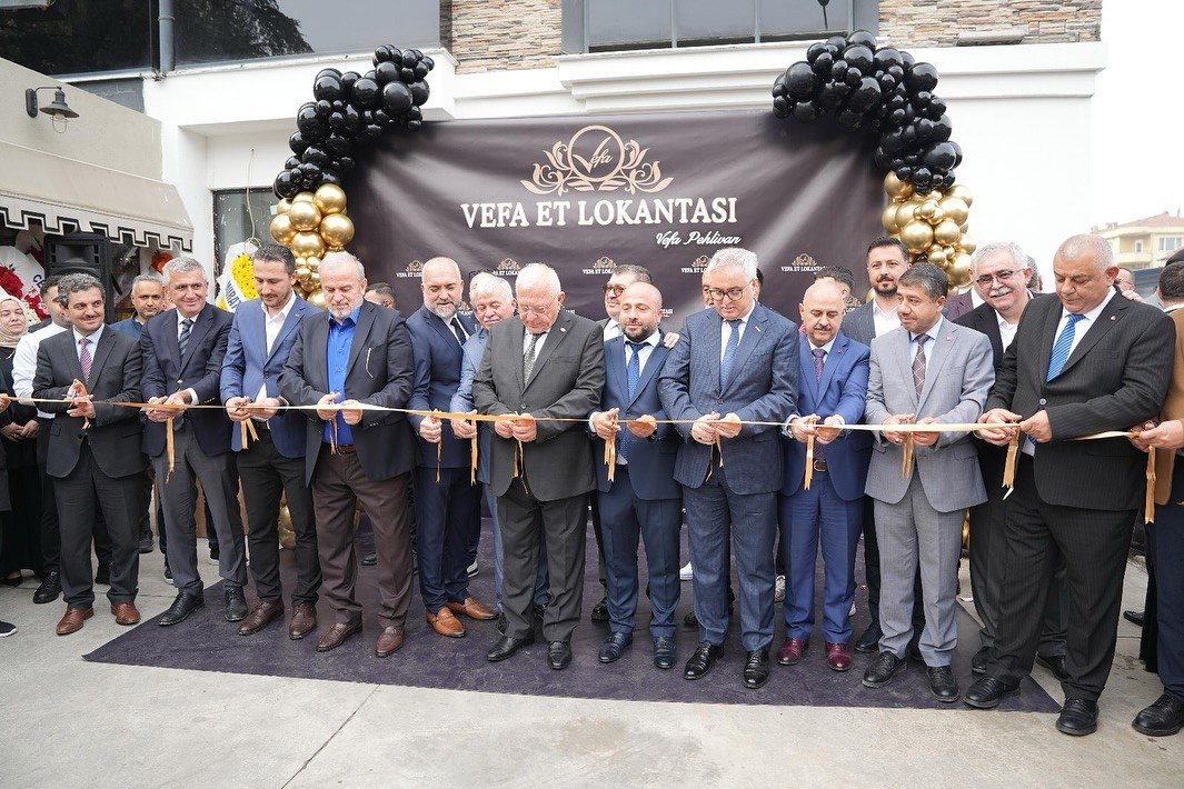 duzcede-is-ve-siyaset-dunyasi-acilista-bulustu