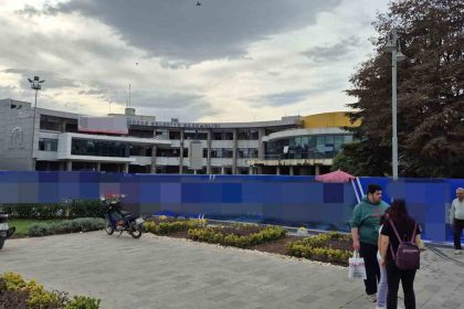 duzcede-yikim-calismasi-suren-belediye-binasinda-yangin