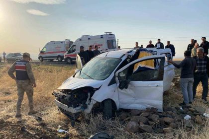 elazigda-hafif-ticari-arac-tarlaya-uctu-3-yarali