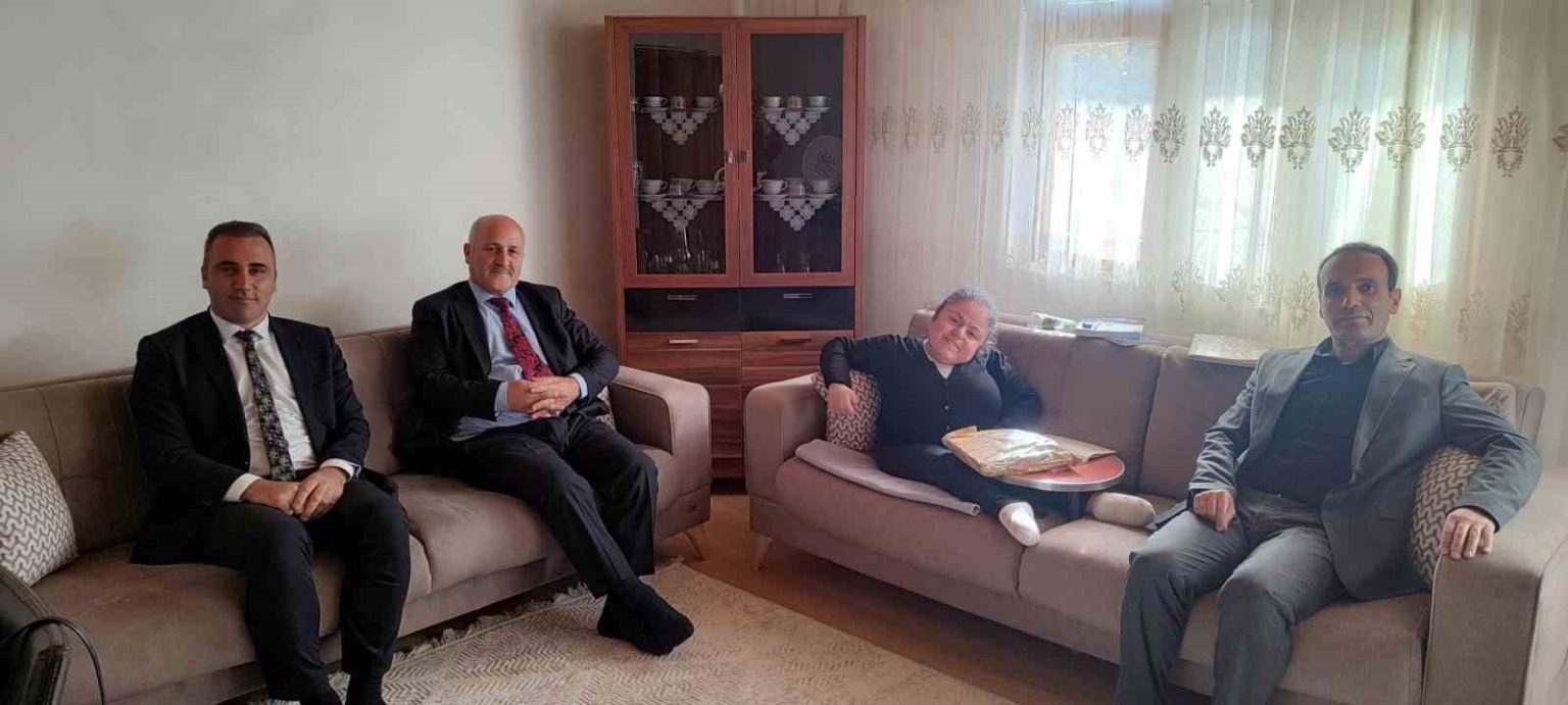 evde-egitim-hizmeti-alan-ogrenciye-moral-ziyareti