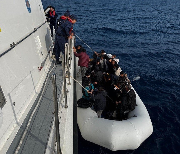 faciadan-donuldu-40i-cocuk-64-duzensiz-gocmen-kurtarildi