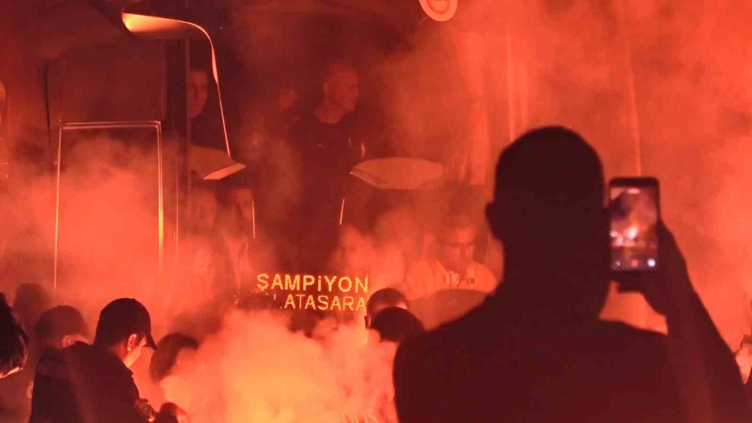 galatasaray-kocaelide-coskuyla-karsilandi