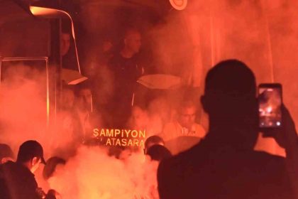 galatasaray-kocaelide-coskuyla-karsilandi