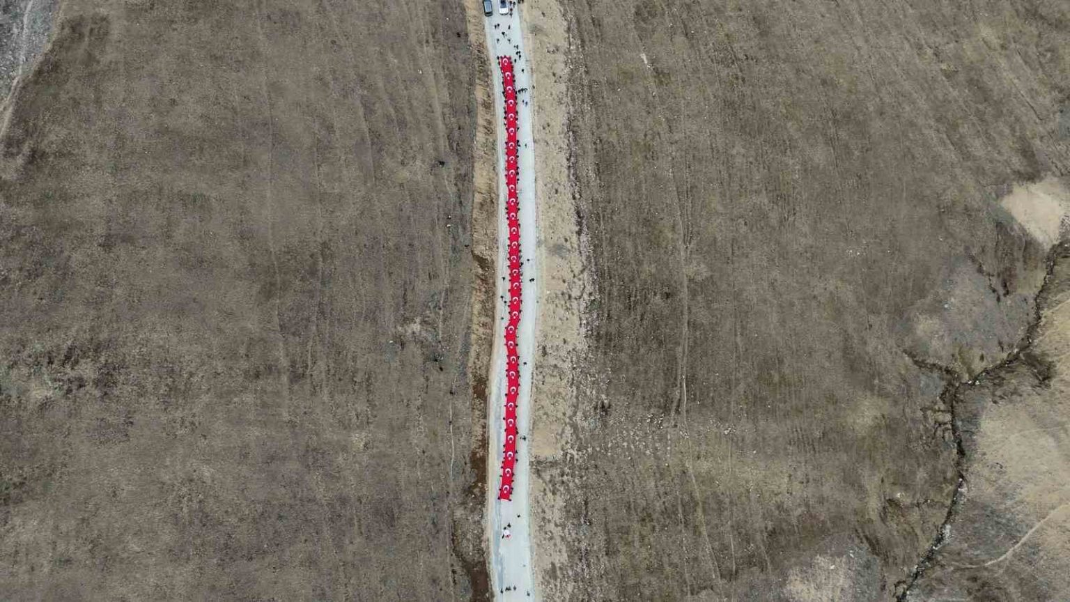 gumushanede-kabaktepe-sehitlerine-vefa-yuruyusu-duzenlendi