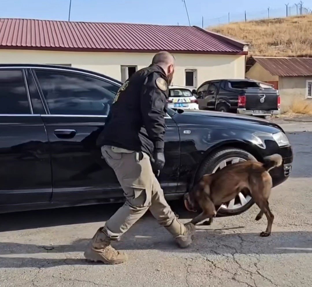 hakkaride-24-kilo-500-gram-metamfetamin-ele-gecirildi