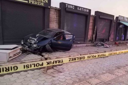 hatayda-otomobil-kaldirimdaki-cocuga-carpti