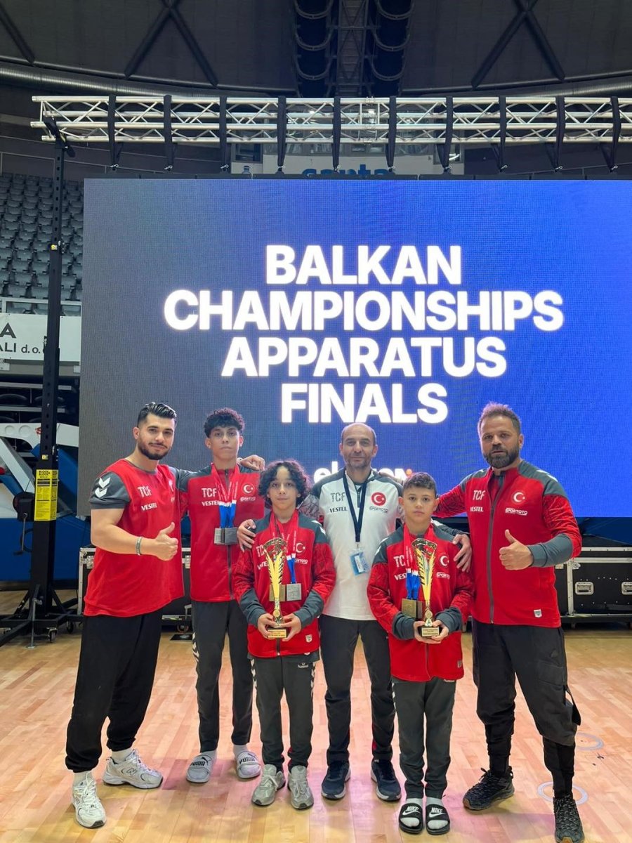 huseyin-emir-ve-mustafa-yigit-durdan-madalya-yagmuru