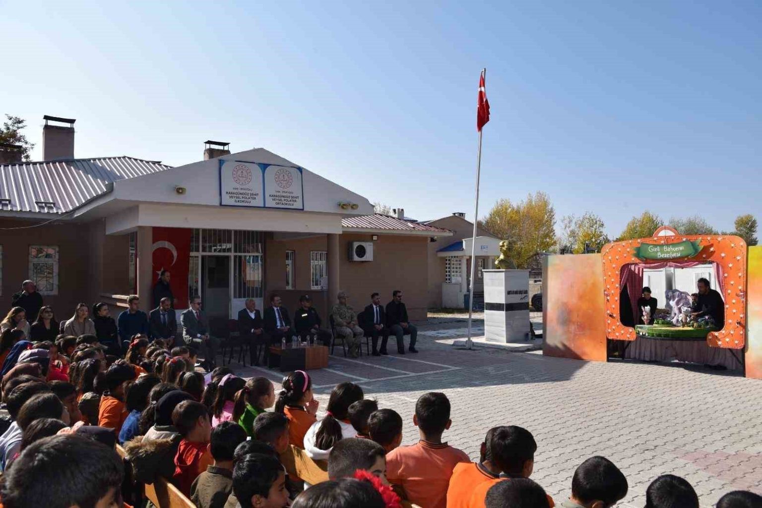 ipekyolunda-minik-yurekler-sanatla-bulustu