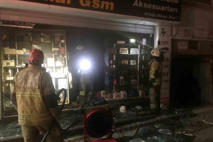 izmirde-cep-telefonu-aksesuar-magazasinda-yangin