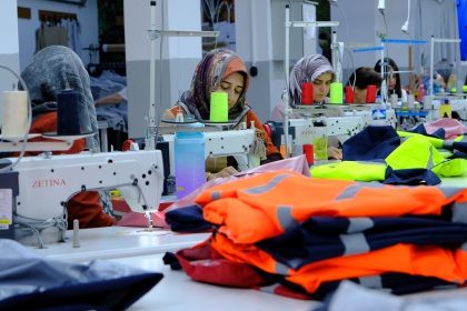 kadin-eliyle-uretim-erzincanda-gunluk-1500-parca-uretiliyor