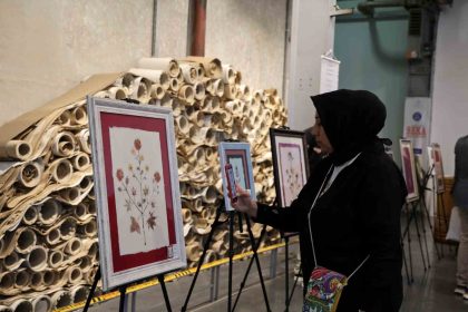 kagitta-acan-cicekler-sergisi-acildi