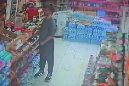 kasada-duran-cep-telefonunu-caldi