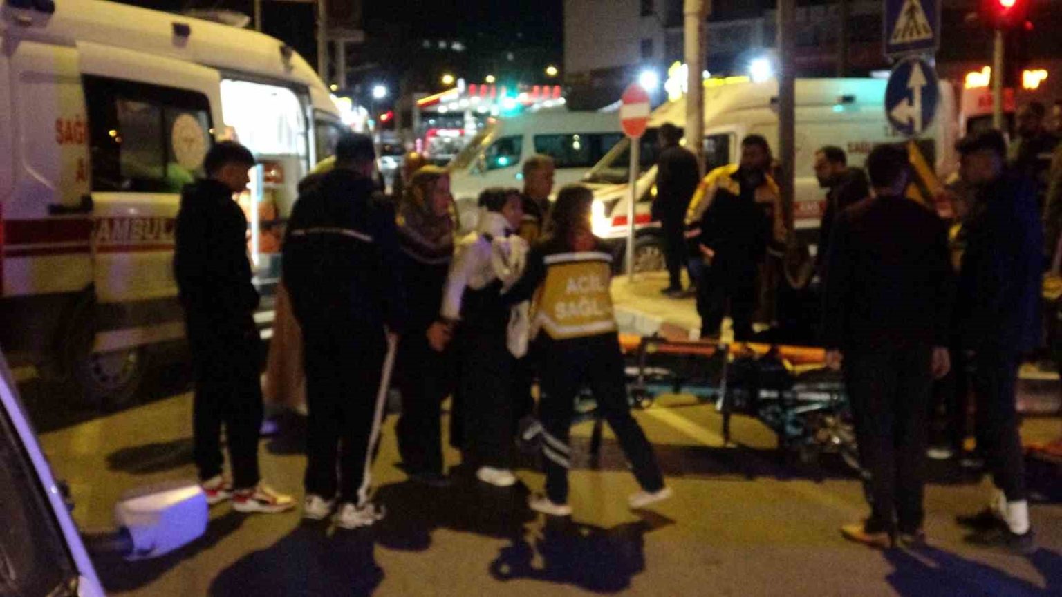 kazaya-karisan-surucu-araci-birakip-kacti-3-yarali