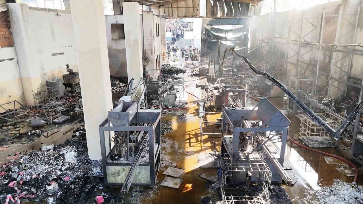 kocaelide-6-kisiye-mezar-olan-parfum-dolum-tesisinin-ici-goruntulendi