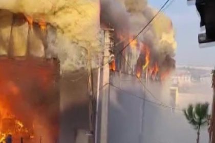 kocaelide-kozmetik-fabrikasinda-yangin-6-olu-1-yarali