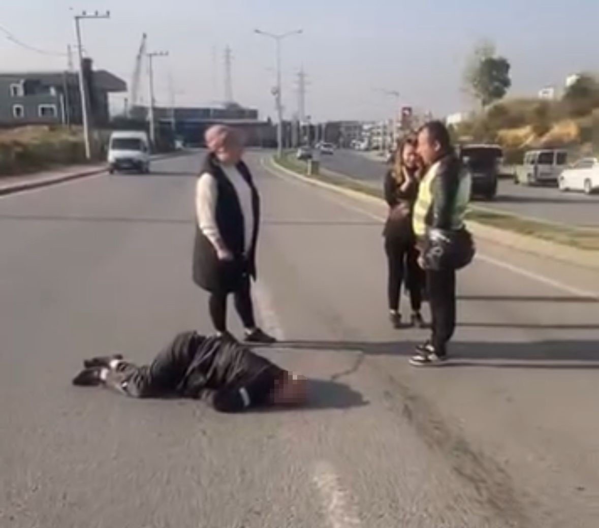 kocaelide-otomobil-yayalara-carpip-refuje-cikti-1i-agir-2-yarali