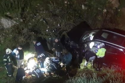 kontrolden-cikan-otomobil-ucurumdan-asagiya-yuvarlandi