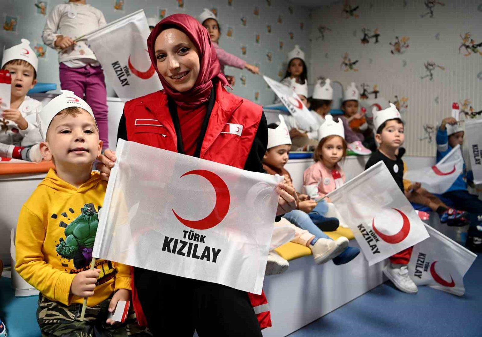 kusadasi-belediyesi-cocuk-gelisim-merkezinde-miniklere-kizilay-anlatildi