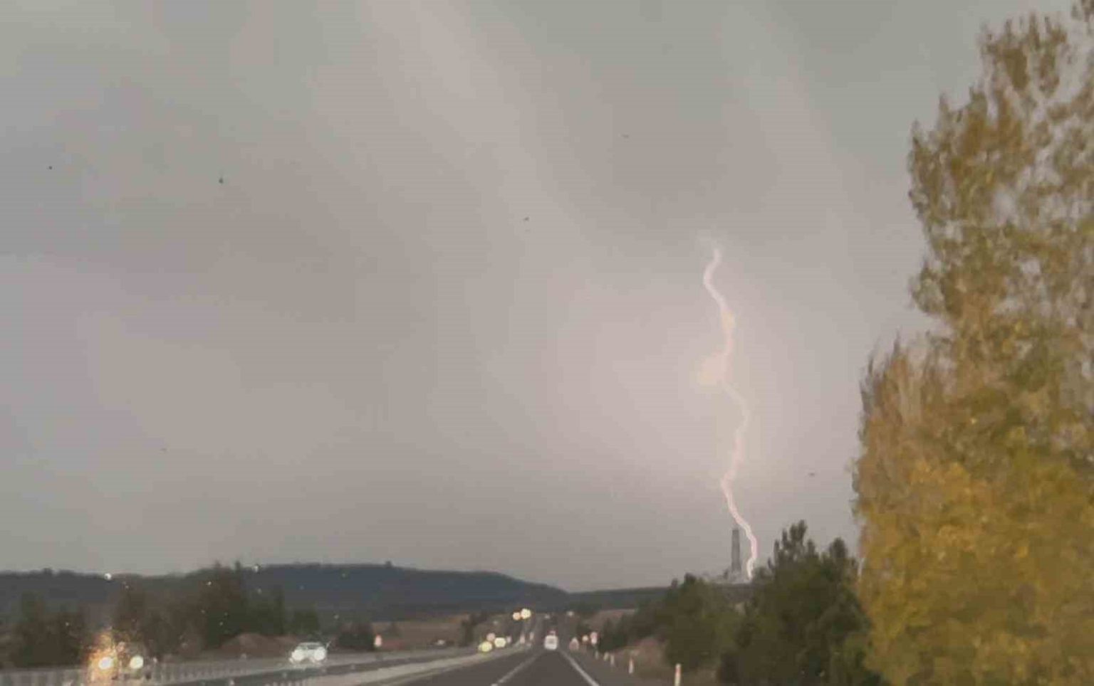 kutahyada-dolu-yagisi-etkili-oldu