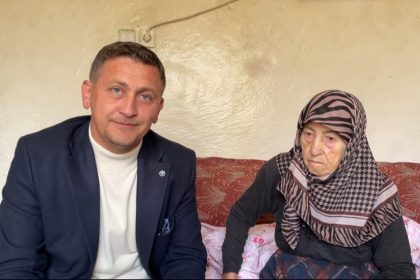 kutahyanin-karaagac-koyunde-yaslilara-gps-takip-cihazi